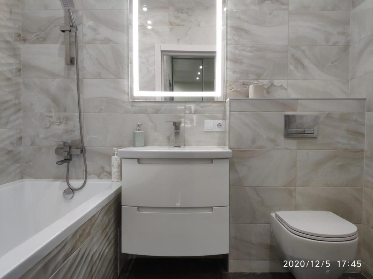 Люкс Апартаменты .Район Автовокзала,В Жк Арена Riwne Exterior foto