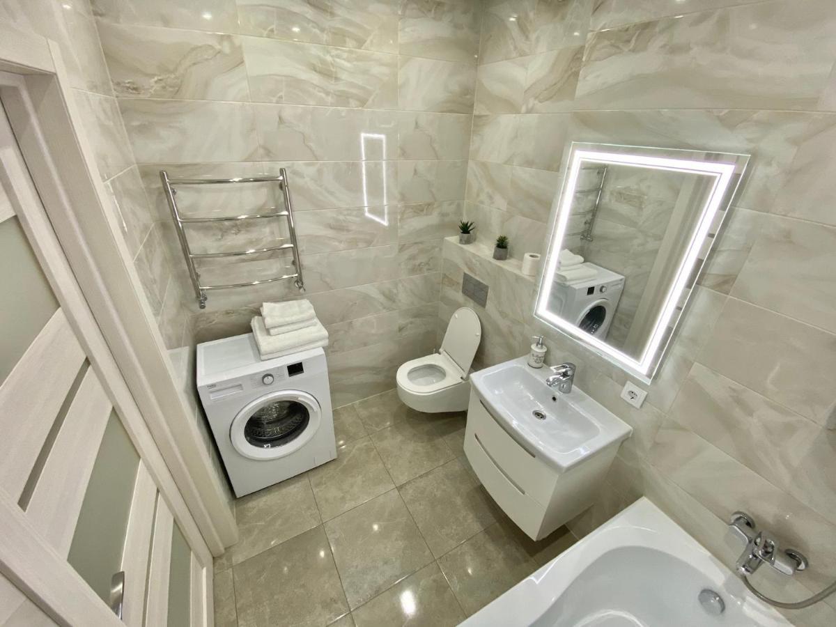 Люкс Апартаменты .Район Автовокзала,В Жк Арена Riwne Exterior foto